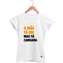 Camiseta Feminina Baby look A Mãe Tá On Mas Tá Cansada
