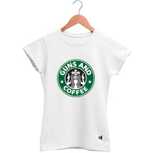 Camiseta Feminina Baby Look Guns and Coffee