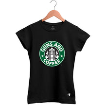 Camiseta Feminina Baby Look Guns and Coffee