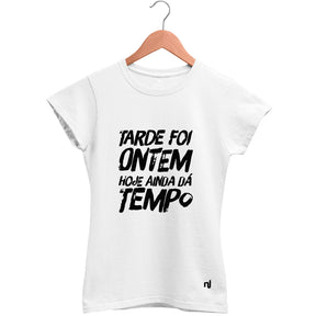 Camiseta Feminina Babylook Tarde Foi Ontem